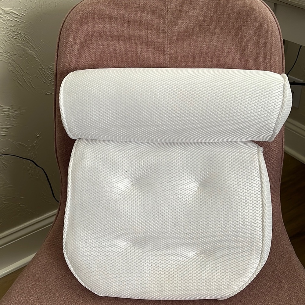 Neck pillow for bath